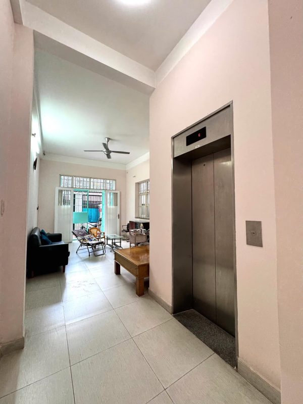 Bán nhà đường Lê Thị Riêng Quận 1